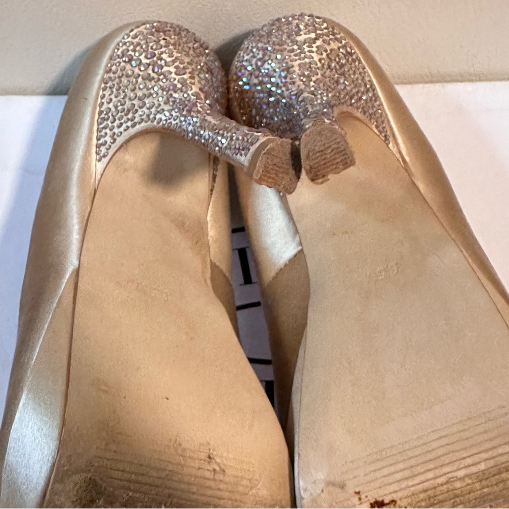 Steve Madden Rare 2011 Shimmering Nude Satin Rhinestone stiletto pumps - Picture 9 of 14